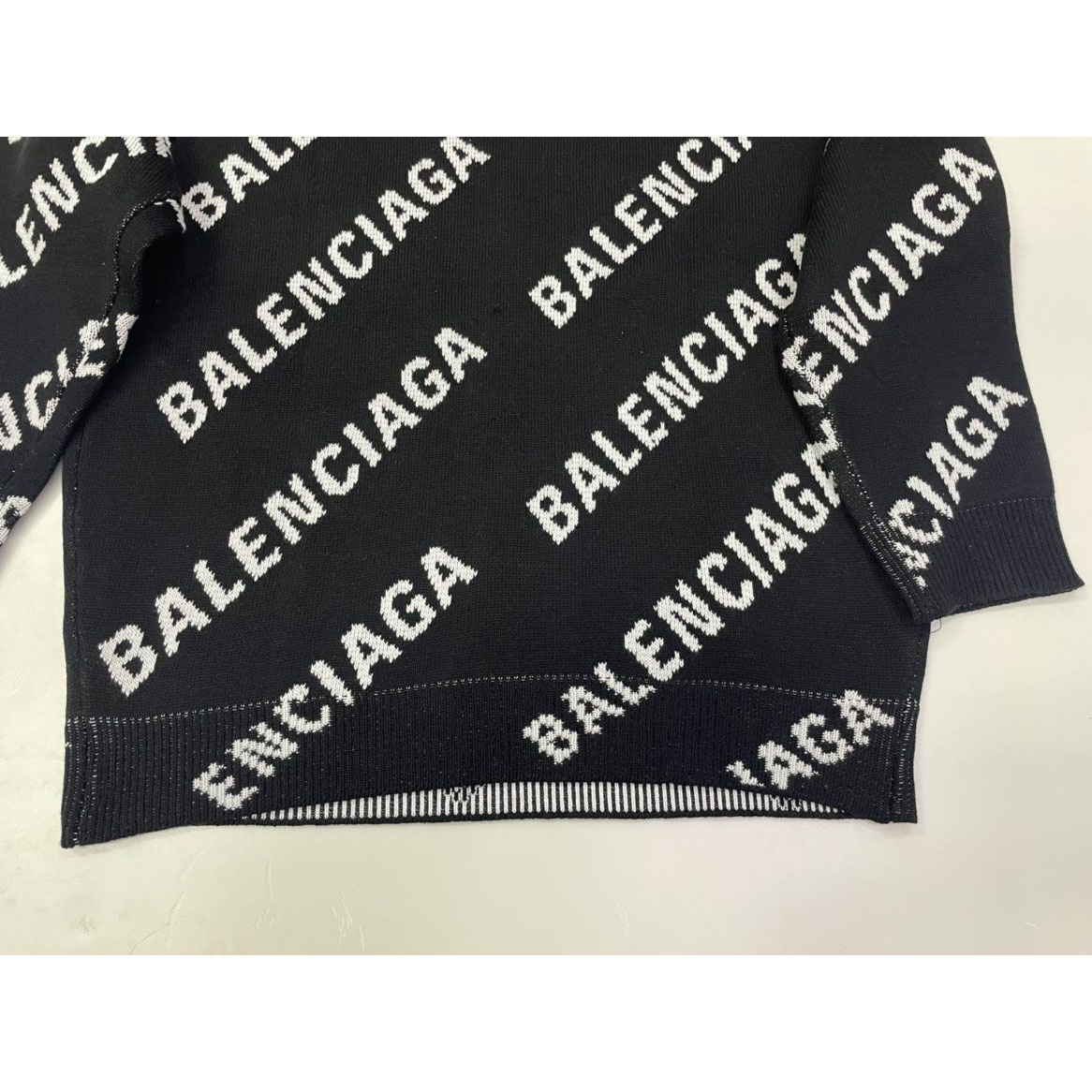 売上特価 BALENCIAGA ALLOVER LOGO CREWNECK KNIT | kotekservice.com